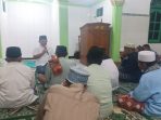 Afghani Wardhana saat memberikan Kultum di Masjid At Taqwa Kelurahan Pucangsewu Pacitan. (Foto - Amar)
