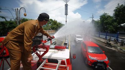 Perangi Corona, Wali Kota pimpin semprot Disinfektan