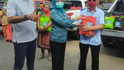 Kurangi dampak sosial Covid﻿ 19,  Tim Penggerak PKK Kabupaten Ponorogo bagikan 100 ribu masker dan 500 paket Sembako
