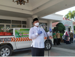 Antisipasi Dampak Corona, Wali Kota Madiun bagikan Sembako kepada Lansia