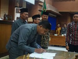 Menuju Ponorogo Layak Anak, Raperda Kabupaten Layak Anak ditanda tangani di Paripurna DPRD Ponorogo