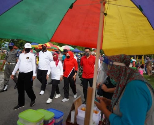 Wali Kota Madiun saat melaunching Pasar Tangguh di Sunday Market Bantaran