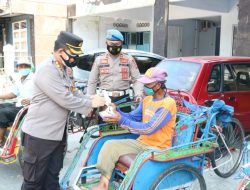 Idul Adha, Kapolres Ponorogo bagikan hewan Qurban bagi masyarakat terdampak Pandemi