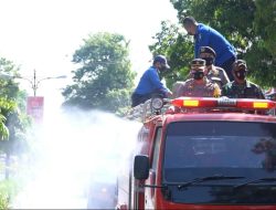 Cegah Covid 19 meluas, Kapolres Ponorogo pimpin Semprot Disinfektan