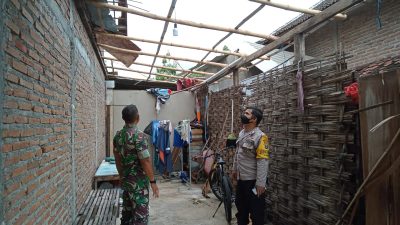 Ya Ampun, Angin Puting Beliung Rusak Rumah di Sukorejo Ponorogo