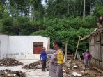 Rumah Wahono, Warga Desa Mrayan yang ambruk karena kuda-kudanya rapuh