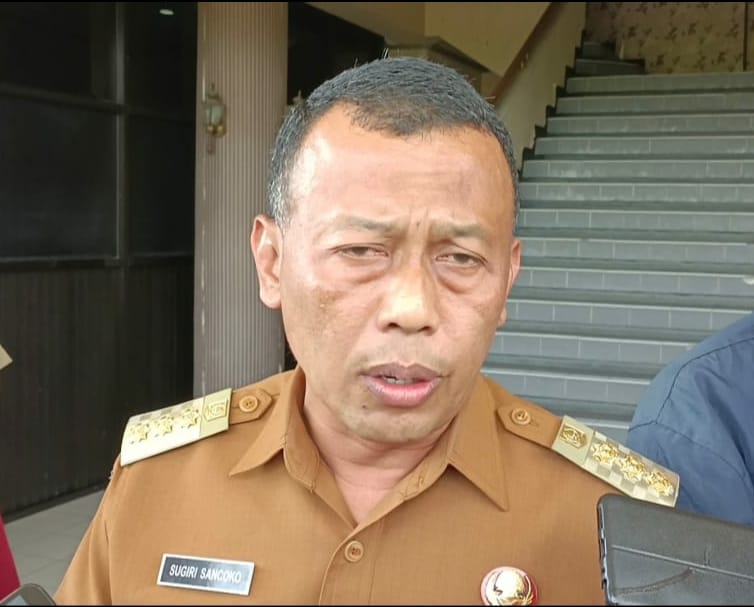 Kang Bupati Sugiri Sancoko saat diwawancarai oleh Wartawan