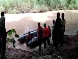 Bermain di Sungai Keyang, Pelajar Kelas IV SD TENGGELAM