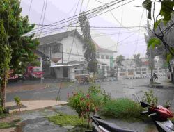 Angin Kencang terbangkan atap Kantor Damkar Pacitan