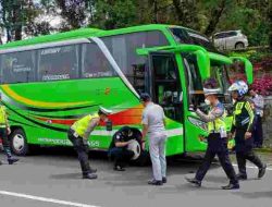 Cegah Dini Kecelakaan, Polres Magetan Buka Bengkel Siaga Dan Lakukan Ramp Check Di Cemorosewu