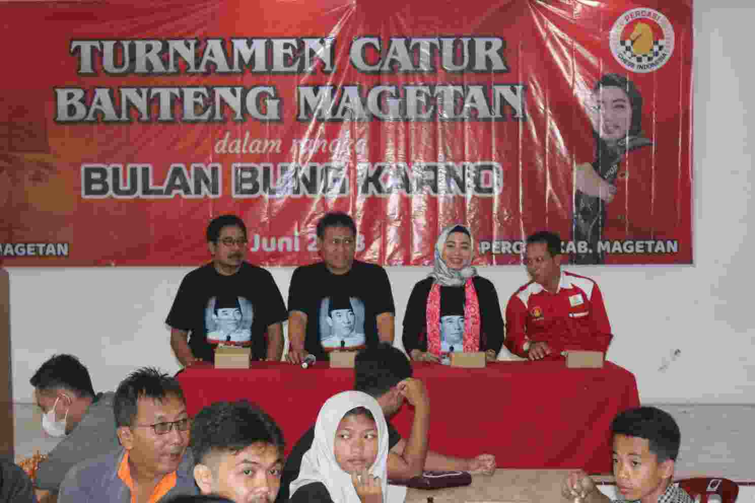 Ketua DPRD Kabupaten Magetan H. Sujatno, S.E. , M.M saat menghadiri Pembukaan Turnamen Catur di Gedung DPC PDI-P Magetan