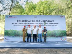 Peringati Hari Lingkungan Hidup Sedunia, Yayasan AHM dan MPM Honda Jatim Tanam Puluhan Ribu Mangrove di Banyuwangi.