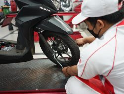 Hadapi Musim Hujan Waktunya Cek Kondisi Ban Agar Aman dan Nyamanl!”.