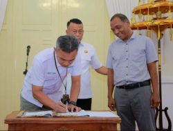 Perhutani KPH Madiun Tandatangani PKS Kemitraan Kehutanan dengan 24 LMPSDH di Pringgitan Rumah Dinas Bupati Ponorogo