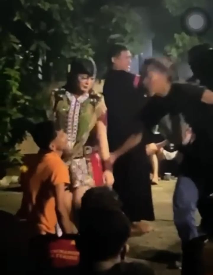 Peristiwa tidak mengenakkan dialami oleh Penari Jathil saat tampil. (Foto- sreenshot video di Medsos)