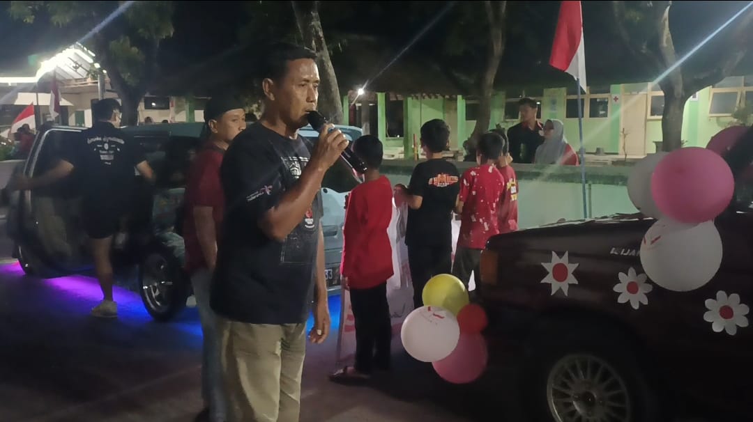 Kepala Desa Jetis, Muhammad Khoiri, S.Pd saat memberangkatkan Karnaval Thek Turr
