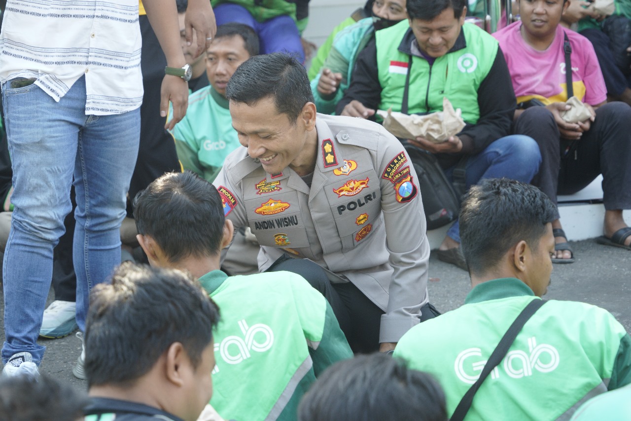 Akrab, Kapolres dengan Pengemudi Online dan Tukang Becak