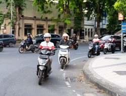 #Cari_Aman di Jalan, Jaga Jarak Aman 3 Detik Saat Berkendara