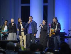Tribute To Koes Plus, SBY Menyanyikan Lagu Legenda