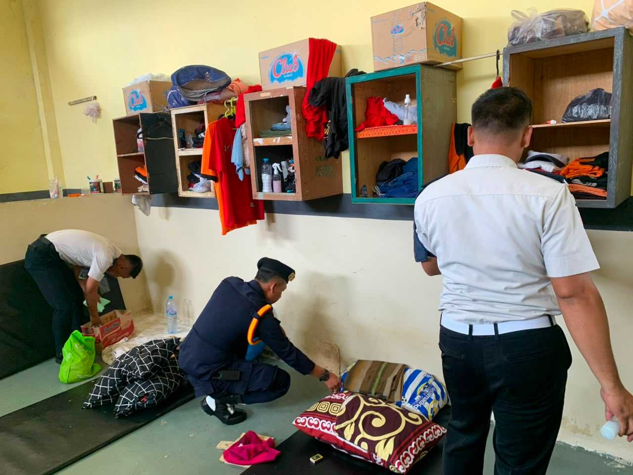 Penggeledahan insidentil, jajaran Lapas Pemuda Kelas IIA Madiun menyisir Blok B Kamar 10 dan 11, Senin (24/8/2026).
